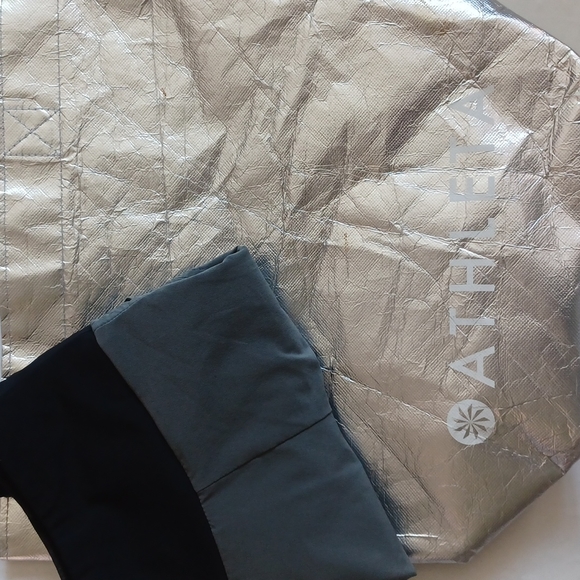 Athleta Ascender Shorts 4" inseam women's 0 Herb Olive color with stripes+pocket - Picture 17 of 17